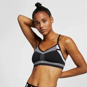 Women’s Nike Flyknit Indy Tech Medium Support (Size Large)